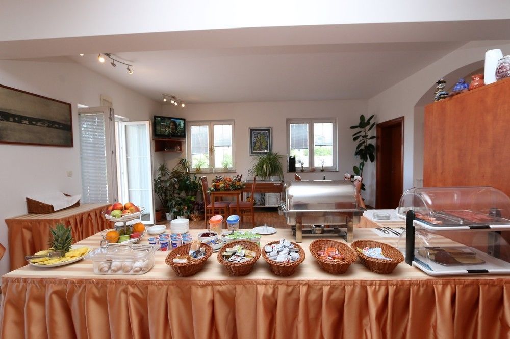 Bed & Breakfast Jugo Novalja Exterior foto